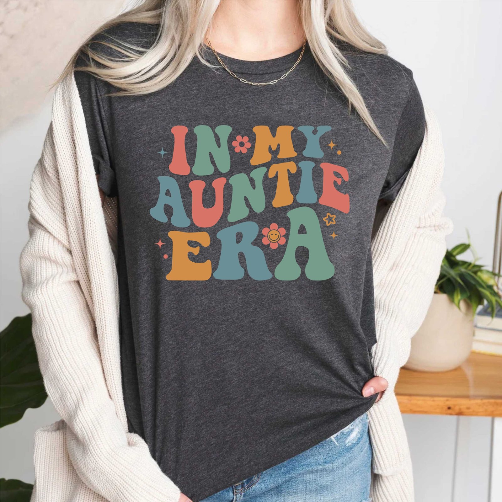 in-my-auntie-era-favorite-aunts-t-shirt